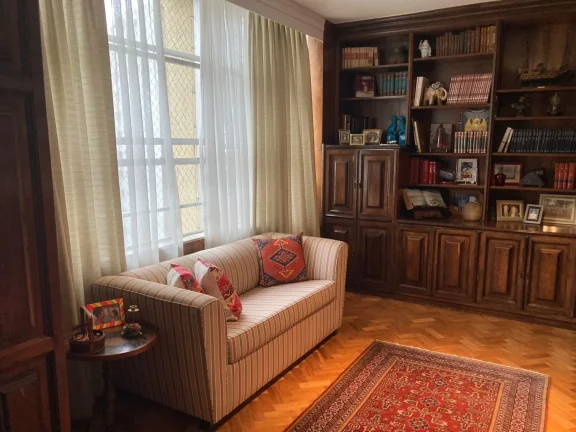 Imagem Apartamento 275 M², 1 por andar, 4Q, 2 Suítes, Ampla sala, 5 banheiro, 4 vagas fixas, depósito, armários, split, próximo metrô, academia, iluminado.
