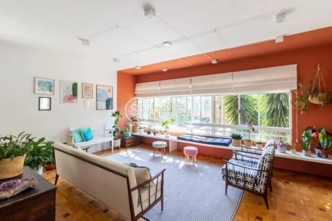 Imagem Apartamento de alto padrão com 291m², 5 dormitórios ( 1 suíte ) e 1 vaga na garagem. Hall privat...