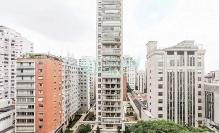 Imagem Belíssimo apartamento com 350m² de área privativa, 5 dormitórios ( 2 suítes ) e 4 vagas na gara...