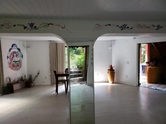 Imagem Viva em um paraíso: casa mobiliada com córrego e árvores frutíferas em Garopaba-SC