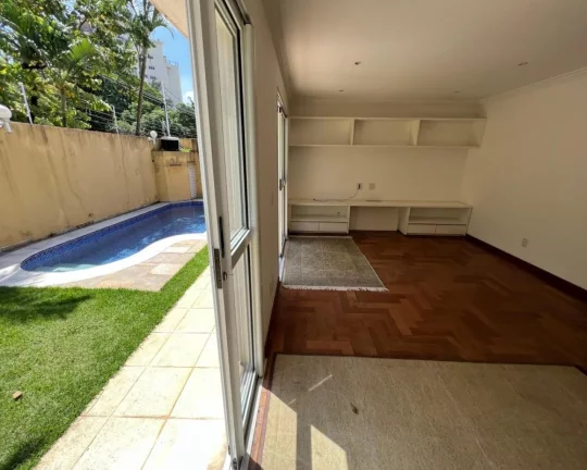 Imagem Sobrado São Francisco condomínio, 4 dorm , piscina.