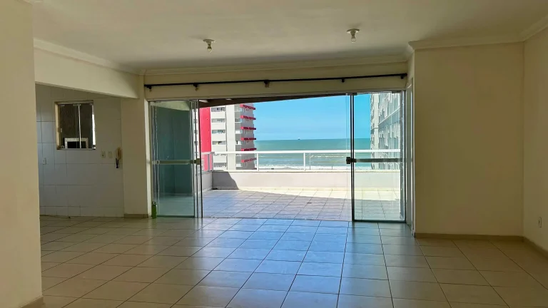 Imagem Cobertura com 3 dormitórios sendo 1 suíte e 2 vagas de garagem em Navegantes/SC