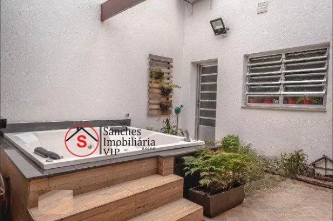 Imagem Sobrado lindo Vila Bertioga, parte interna toda reformada, casa aconchegante com 3 quartos sendo 1 suite, todos com ar condicionado, sala ampla, cozi