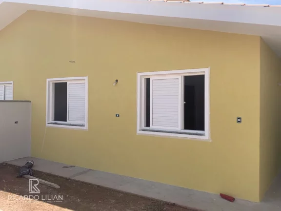 Imagem Casa térrea de condominio com 3 dormitórios sendo uma suite, duas vagas e quintal - A VENDA!!!