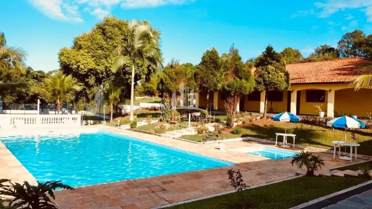 Imagem Chácara 5.000M², (terreno 48.000m² para outros Projetos) PLANA com 2 Casas Germinada idêntica com 3 Quartos Cada casa (todos suítes) 2 Salas, Salão de festas completo, Piscinas, em Laranjal Paulista-SP
