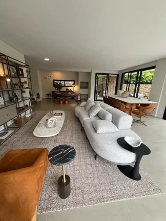 Imagem Casa triplex com 3 suítes sendo 1 suíte master - América | Joinville/SC