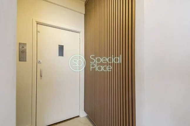 Imagem Apartamento com 183m² totalmente reformado, super amplo, com muita luz natural, muito arejado em Mo...