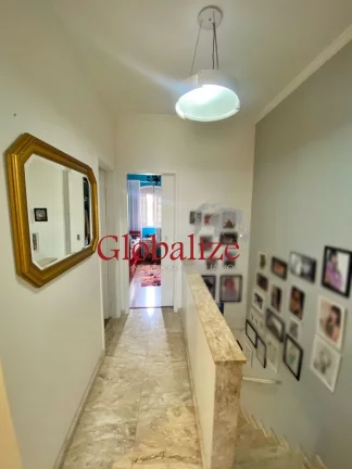 Imagem Sobrado com quintal, 3 dormitórios e garagem coberta à venda no bairro da Ponta da Praia em Santos R$ 1.065.000,00