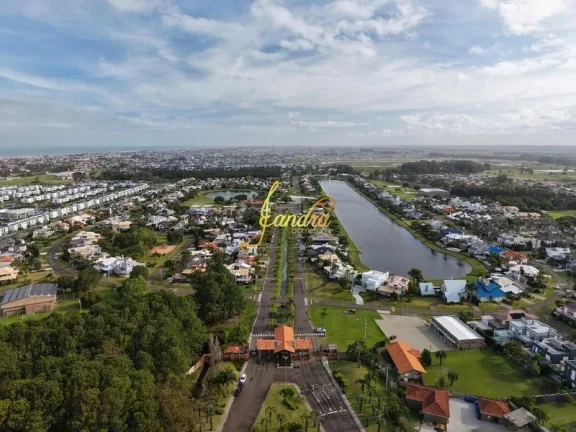 Imagem Excelente sobrado no condominio Lagos com Piscina e 04 suites