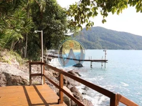 Imagem Magnífica Casa à Venda em Ubatuba-SP, Bairro Ponta Grossa - 4 Quartos, 3 Suítes, 2 Salas, 2 Banheiros, 5 Vagas de Garagem, 437m².