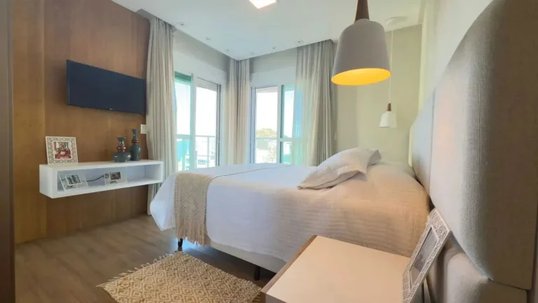 Imagem Apartamento alto padrão com 3 suítes e 3 vagas de garagem na Praia Brava Itajaí/SC