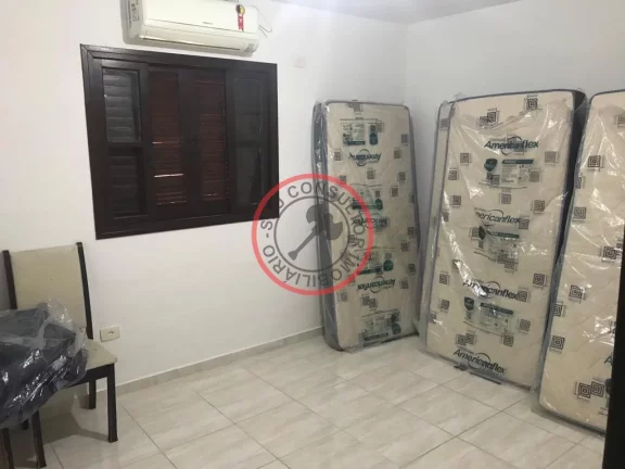Imagem casa térrea, 3 quartos,2 banheiros ,lavanderia, garagem para 4 carros e churrasqueira, porteira fechada, otima localização