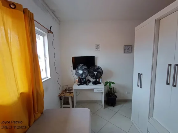 Imagem Vende-se charmosa kitnet localizada a poucos metros da praia de Peruíbe.