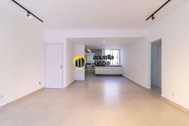 Imagem Excelente Apartamento Copacabana - Quadra da Praia / Varanda vista mar!