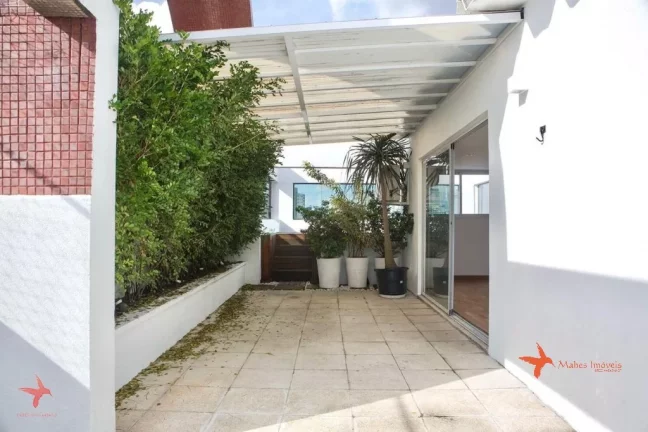 Imagem Cobertura de luxo com 3 quartos e 3 vagas na Vila Madalena, SP: sua oportunidade exclusiva!
