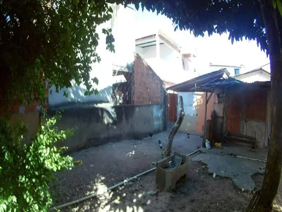 Imagem Carapina, Excelente imóvel e com localização privilegiada, área total 510,40 m², próximo a antiga Rinha de galo de carapina, exatamente na Rua Constante Nery. Terreno possui uma excelente area nos fundos propício para depósitos de material de construção,