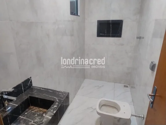Imagem Casa no Jardim Mônaco em Arapongas, 3 dormitórios (1 suíte), sala, cozinha, banheiro social, 2 vagas de garagem e 88m² de área útil