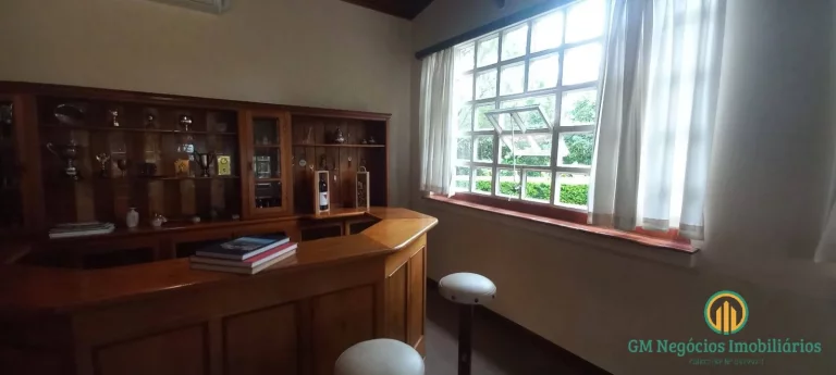 Imagem Casa/chácara em São Roque, 6 qtos, edícula, baias p cavalos, piscina, sauna