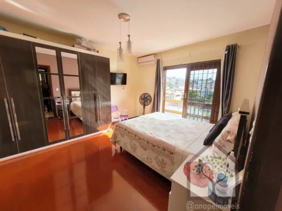 Imagem Casa ampla à venda próxima à Beira-Mar