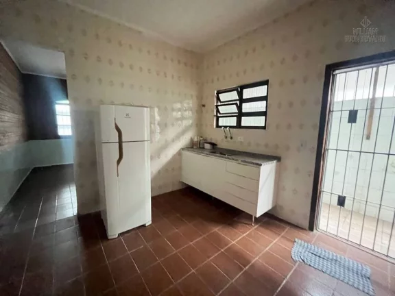 Imagem Casa Térrea 2 Dorms com Suíte, Churrasqueira e 2 Vagas – Caiçara