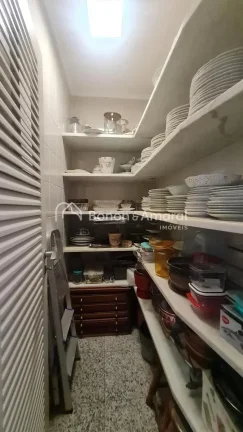 Imagem Localizado no coração do Cambuí, este finíssimo apartamento oferece o que há de melhor em confo...