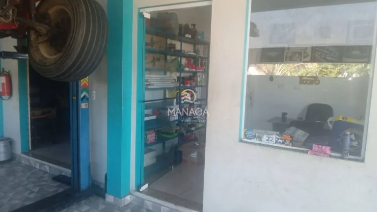 Imagem Casa ampla de alvenaria com ponto comercial ramo Oficina Mecânica