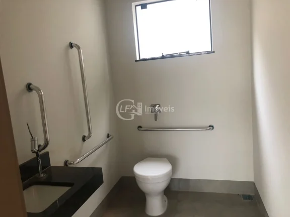 Imagem Salão Comercial para Locação em Campo Grande-MS, Bairro Carandá Bosque: 1 Sala, 1 Banheiro, 2 Vagas de Garagem, 56,41 m² de Área.