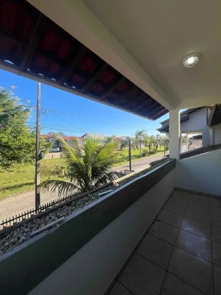 Imagem Sobrado com 4 dormitórios sendo 1 suíte e 2 vagas de garagem em São Francisco do Sul/SC