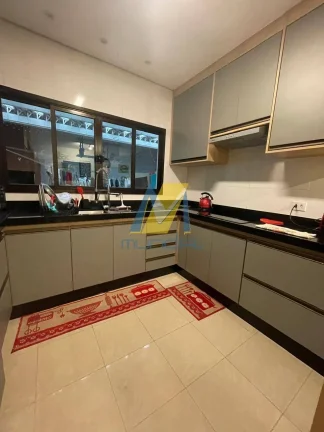 Imagem Sobrado amplo com 4 dormitórios e área gourmet - 192m²
