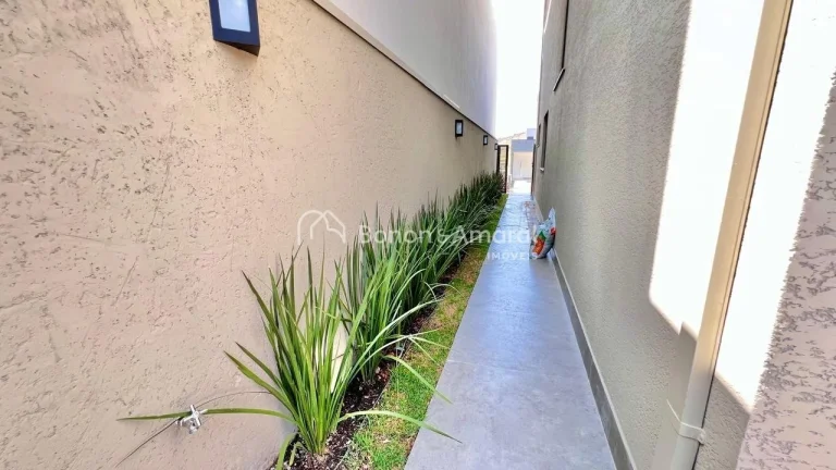 Imagem Apresentamos um magnífico sobrado à venda no prestigiado Condomínio Mont'Alcino, em Valinhos-SP. ...