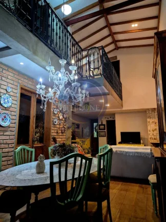 Imagem Imperdível: Casa à venda em São Paulo - SP, na Vila Pompéia, com 2 quartos, 1 suíte, 3 salas, 3 banheiros, 1 vaga de garagem e 120m².