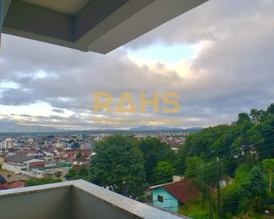 Imagem Belíssimo Sobrado averbado à venda em rua sem saída no bairro Iririú em Joinville SC - 990 mil S...