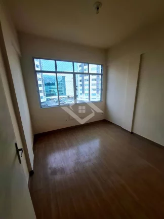 Imagem Vende Apartamento, Tijuca em frente ao Shopping 2 quartos, 64m2, sem vaga.