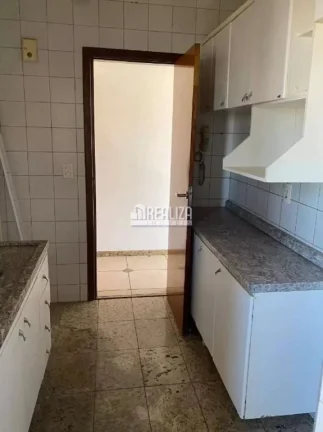 Imagem Apartamento Duplex de Cobertura no Condomínio Residencial Shopping - 3 quartos sendo 2 suítes e Móveis Planejados no Bairro Santa Maria, em Uberaba