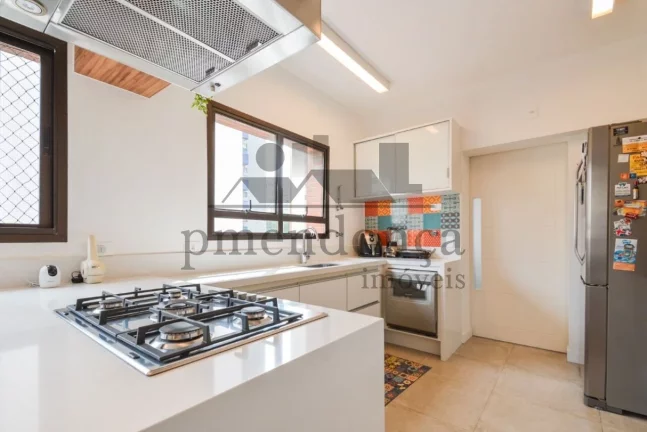 Imagem Apartamento reformado na rua monte Alegre com 3 suítes e 3 vagas, 177m²