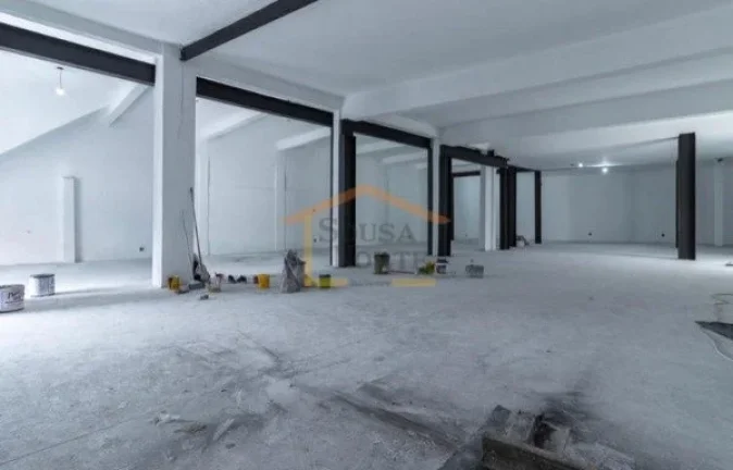 Imagem Salão comercial amplo, 420m², ideal para diversos tipos de comércio ou prestação de serviços. ...
