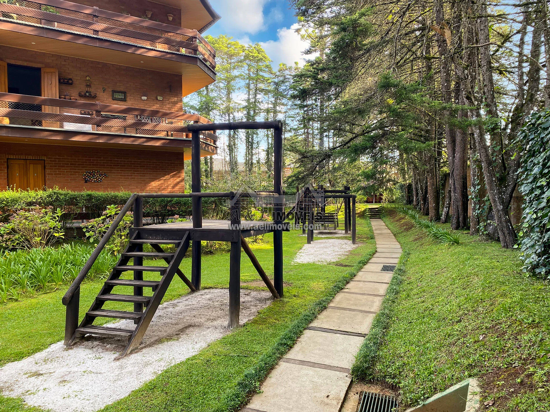 Imagem Apartamento à venda em Campos do Jordão – Localizado no centro do Capivari