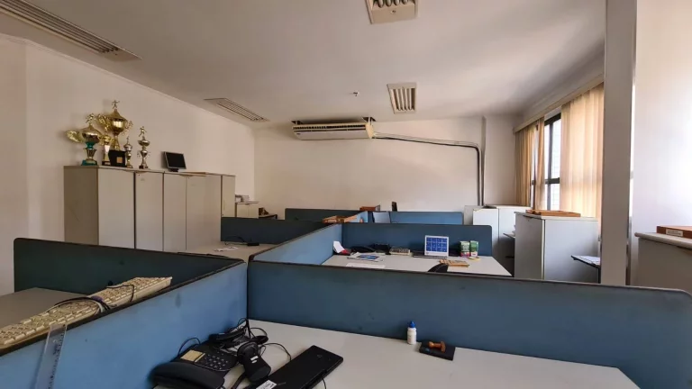 Imagem Oportunidade ## Sala comercial ao lado da bolsa do café ,venda e locação!!