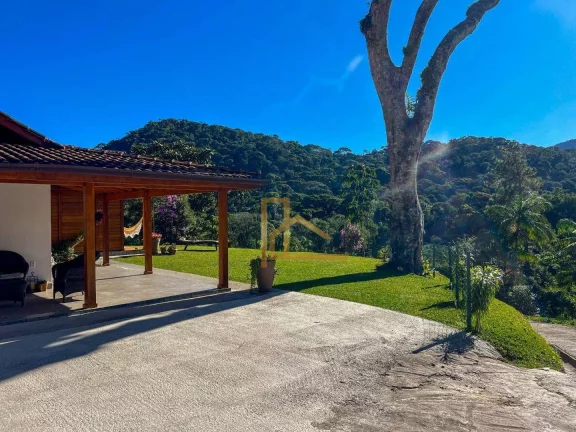 Imagem Casa Linear com 4 quartos e lazer privativo dentro de condomínio de Teresópolis