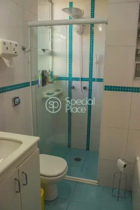 Imagem Excelente apartamento, todo reformado, com 130 m². Living amplo com grandes janelões, sala de jant...