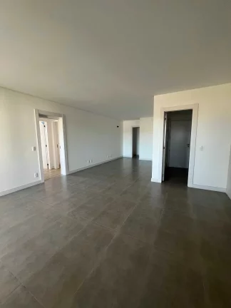Imagem Apartamento alto padrão com 3 suítes e 2 vagas de garagem no bairro América em Joinville/SC