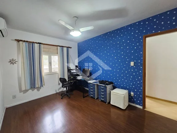 Imagem Casa à Venda na Taquara com 3 Quartos: Opção de Moradia e Negócios