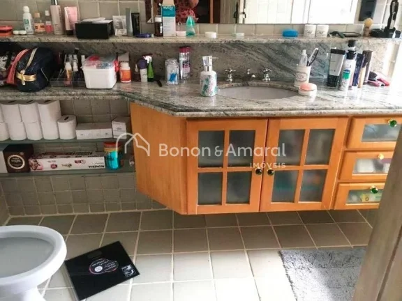 Imagem Sobrado, com linda vista. 5 suítes, sendo uma master com hidro, e varanda em todas elas;
Sala de es...