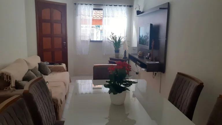 Imagem CASA TÉRREA/ 2 QUARTOS, SENDO 1 SUÍTE/ ÁREA GOURMET - PISCINA/ COND. DÁLIAS