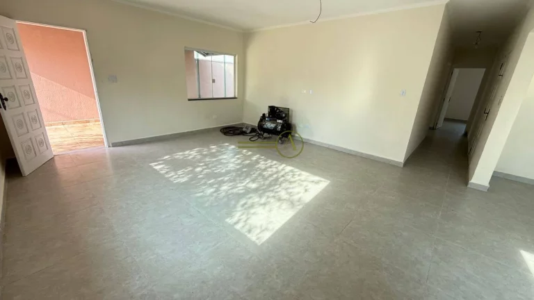 Imagem Oportunidade casa térrea apenas 100 metros da praia, totalmente reformada