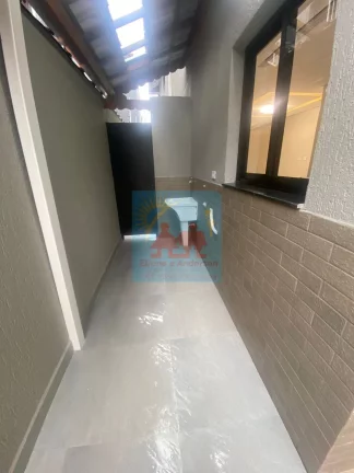 Imagem Sobrado no Tupi em Praia Grande/SP, 3 dormitórios, churrasqueira, R$ 880mil