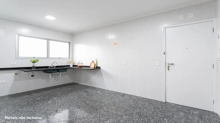 Imagem Apartamento 139M² Reformado, 4Q, 1 Suíte, 2 Banheiros, 2 Vagas, Varanda, Lavabo, Piscina, Salão de Festas e Jogos, Quadra, Portaria 24h, Sol da Manhã.
