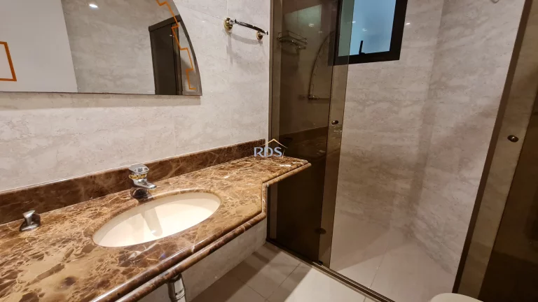 Imagem Vende lindo apartamento de 120m², com 3 dormitórios, sendo 1 suíte e 2 vagas. Totalmente reformado.