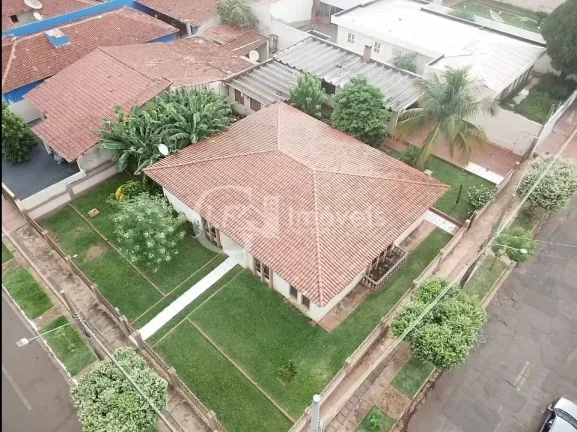 Imagem Impecável Casa à Venda na Orla Morena em Campo Grande-MS: 4 Quartos, 1 Suíte, 4 Salas, 2 Banheiros, 7 Vagas, 289,61 m²!