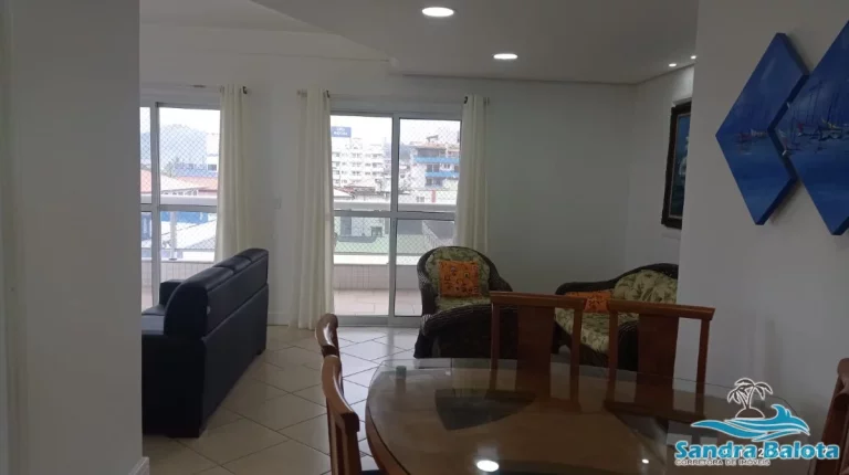 Imagem Amplo apartamento de 3 dormitórios à 50 metros da praia